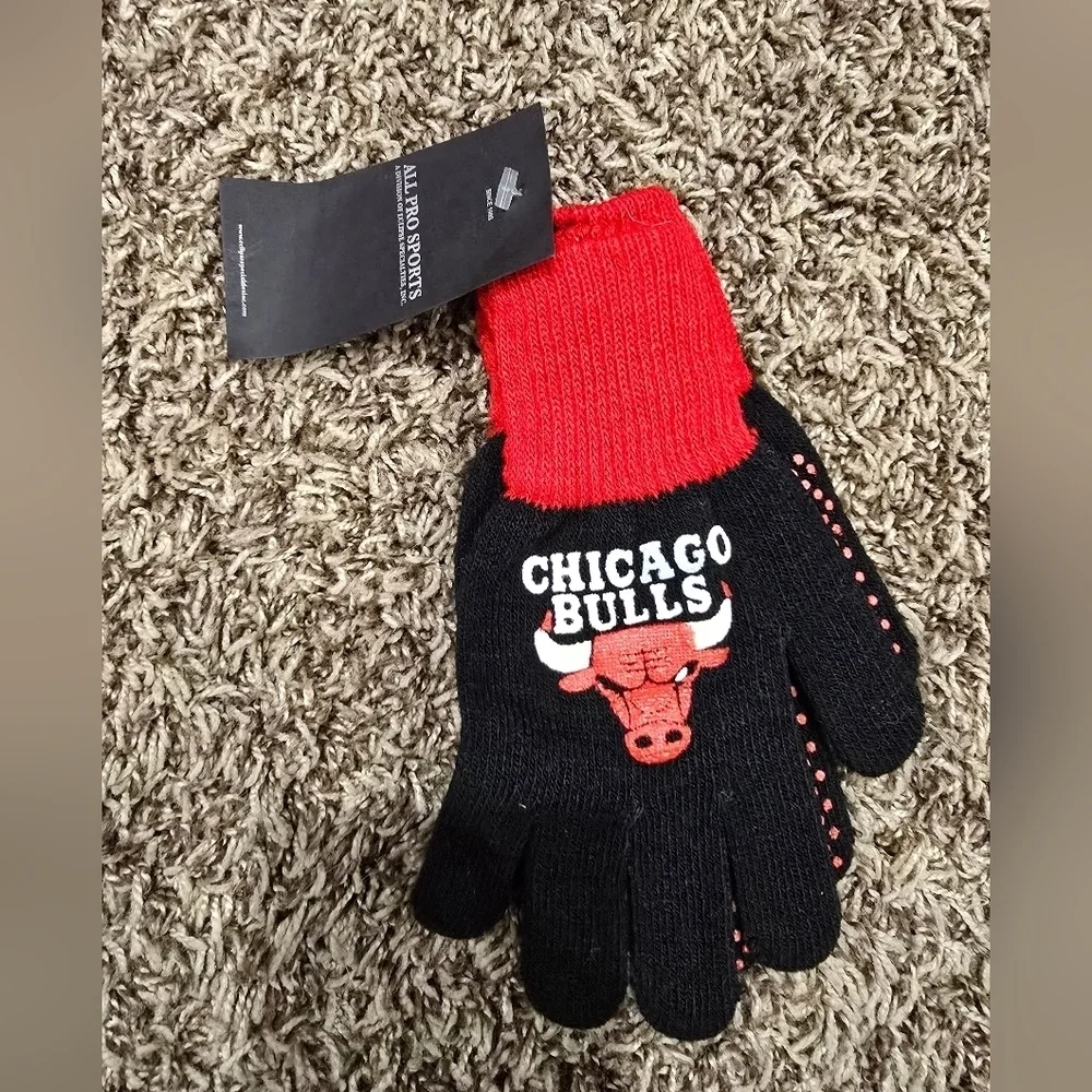 Chicago Bulls Boys/Unisex Gloves NWT